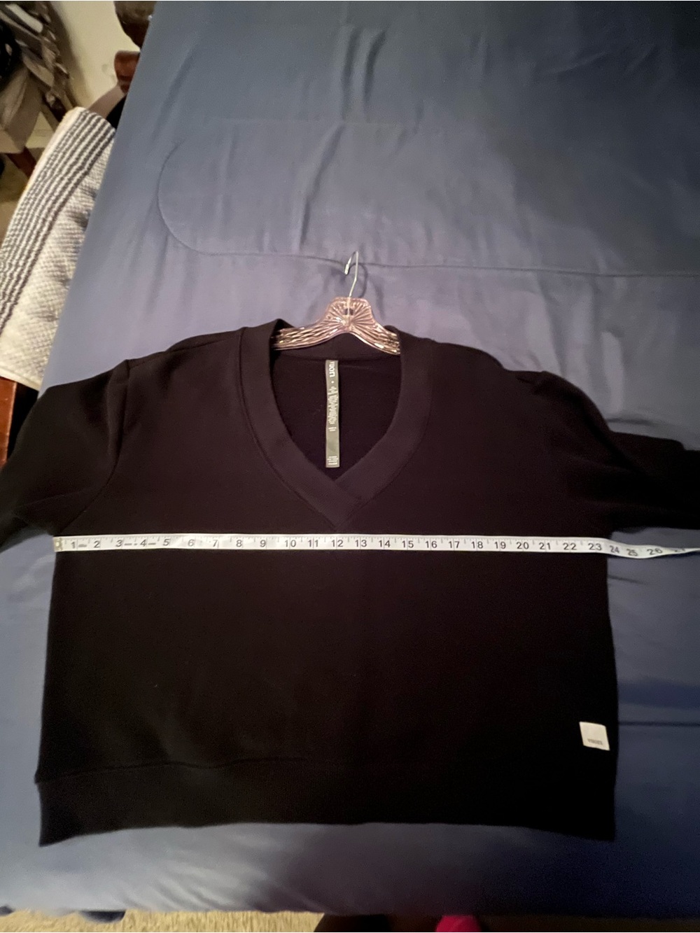 💞 EUC Vuori Sedona V-Neck Cropped Sweatshirt - Black - Sz Medium - Picture 6 of 9